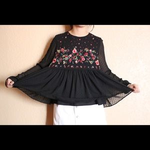 🔥🔥FINAL SALE🔥🔥Super cute Zara top